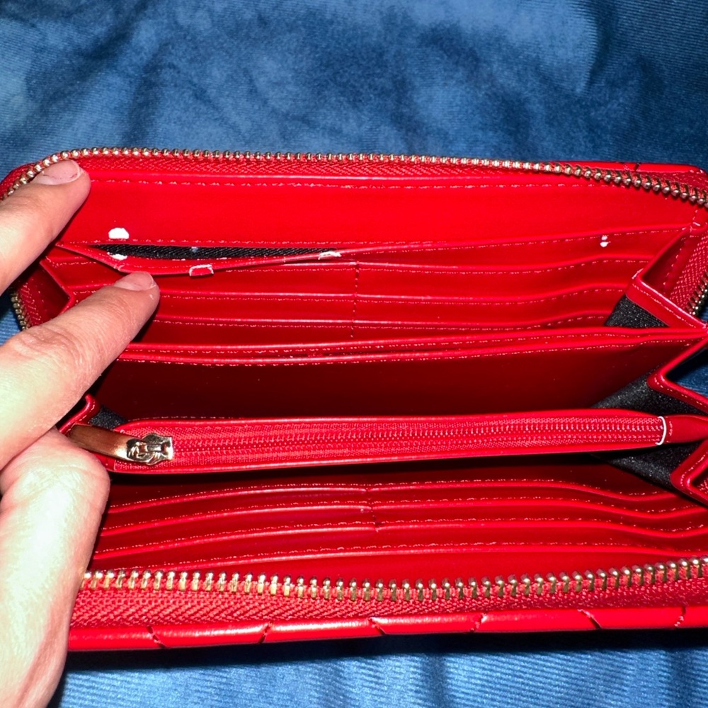 Red wallet - Picture 3 of 3